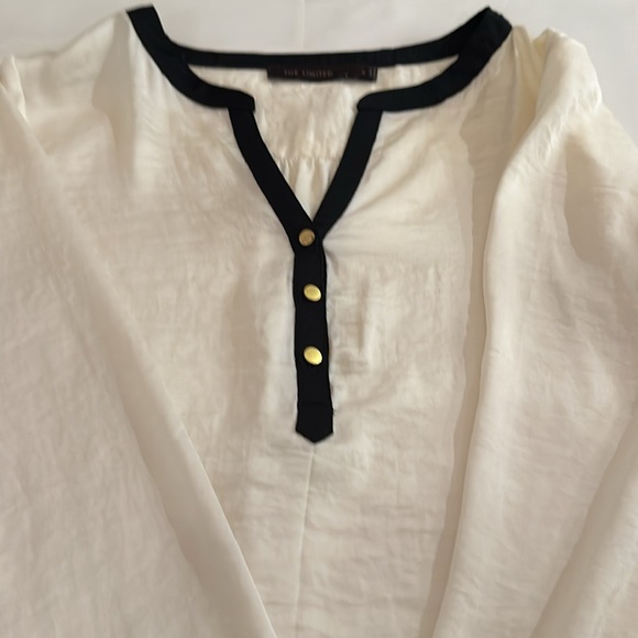 Fun blouse by Limited - Picture 3 of 4